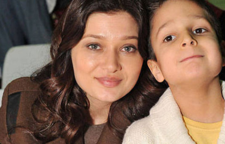 Nurgül Yeşilçay'ın oğlu boyunu geçti! 