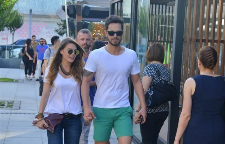 Murat Boz ve Aslı Enver'in romantik akşam yemeği