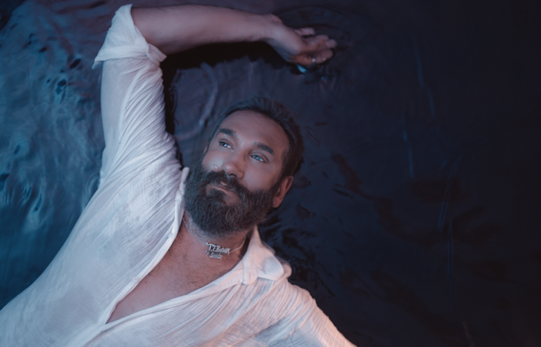 Yeni imajı ve Yıldız Tilbe imzalı şarkısıyla: Tarık Mengüç