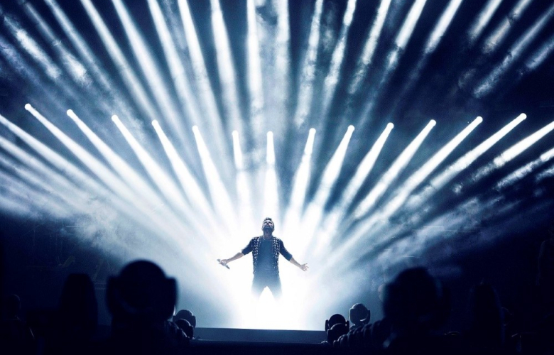 Evlendikten sonra ilk konser! Tarkan rüzgarı Antalya'da esti.