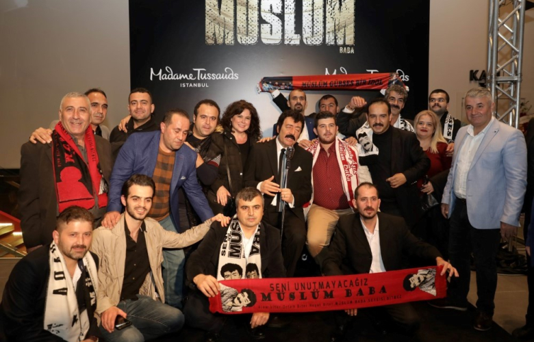 ’MÜSLÜM’ filminin Galasına Müslüm Gürses’in Figürü Damga Vurdu!