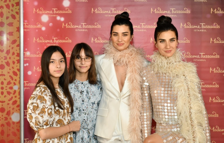 Tuba Büyüküstün balmumu heykelinin açılışında