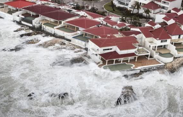 İrma adı verilen kasırga bugün Florida'yı etkisi altına aldı.  Kasırgada yaşam savaşı veren Türkiye'den 3 ünlü kim?