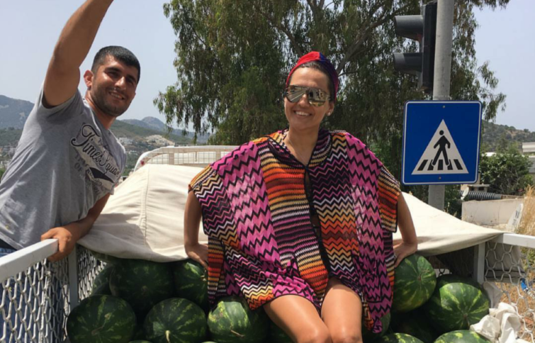 Demet Akalın'dan karpuzlu gönderme!