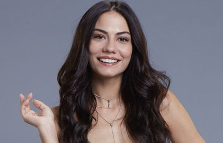 Çok sordunuz, çok mesaj attınız... İşte sevilen oyuncu Demet Özdemir'in annesi!