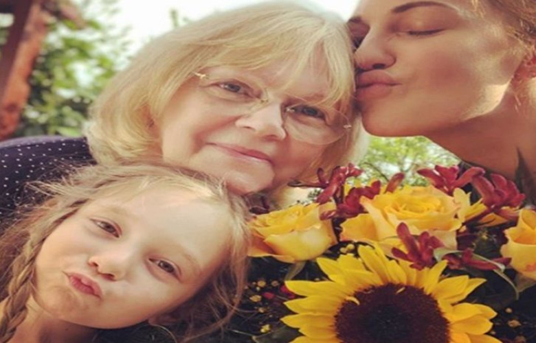 Üç kuşak bir arada! Meryem Uzerli, annesi ve kızı