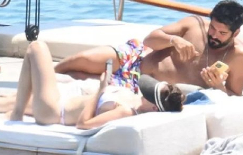 Burak Özçivit ile Fahriye Evcen çocuklarıyla Bodrum'da