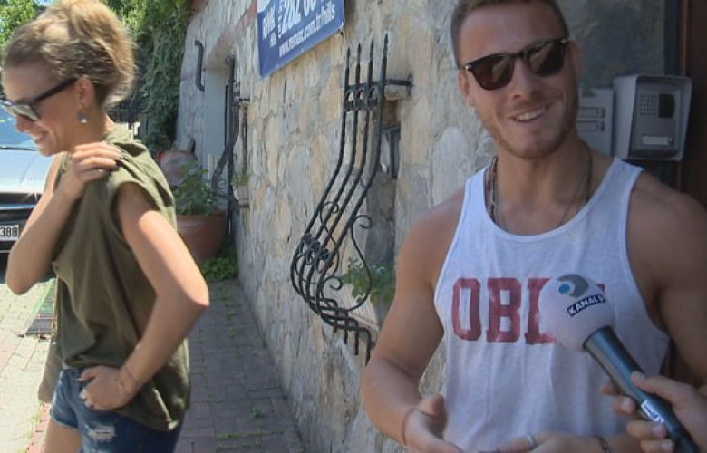 Kerem Bürsin ile Serenay Sarıkaya birlikte ev bakarken görüntülendiler!