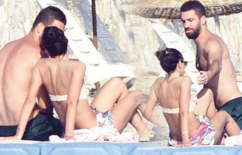 Arda Turan sevgilisiyle tatilde.