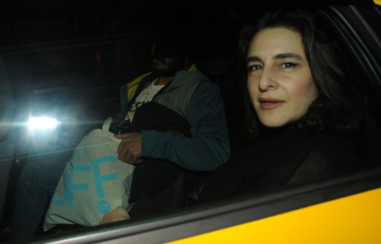 Esra Dermancıoğlu arkadaşlarıyla gecelerde!