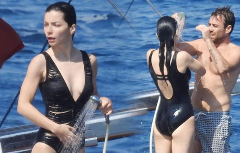 Merve Boluğur ve Murat Dalkılıç'tan dedikodulara inat ayrılmadık pozu