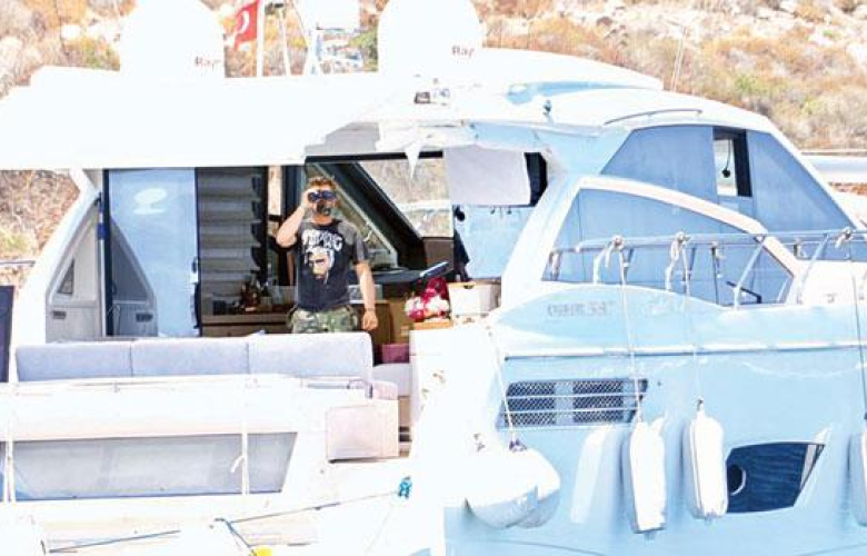 Kıvanç Tatlıtuğ'un paparazzi önlemi