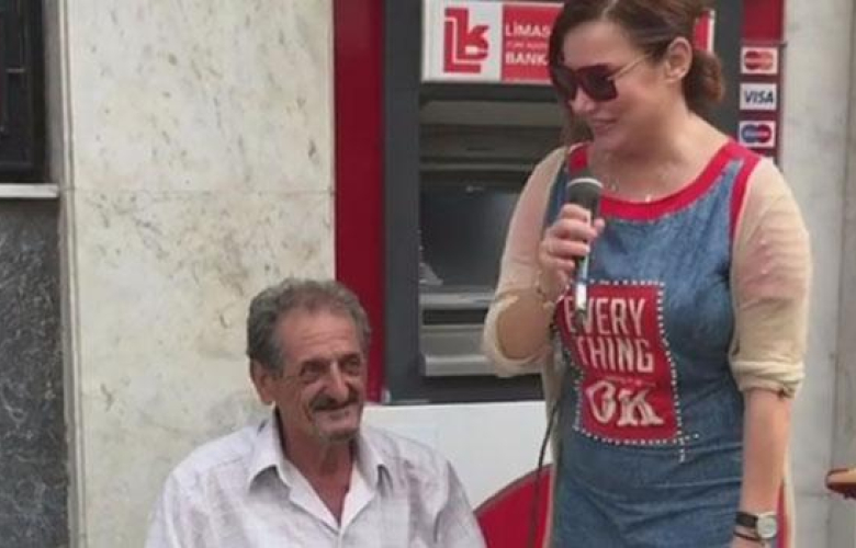 Deniz Seki sokak müzisyenine eşlik ederse...