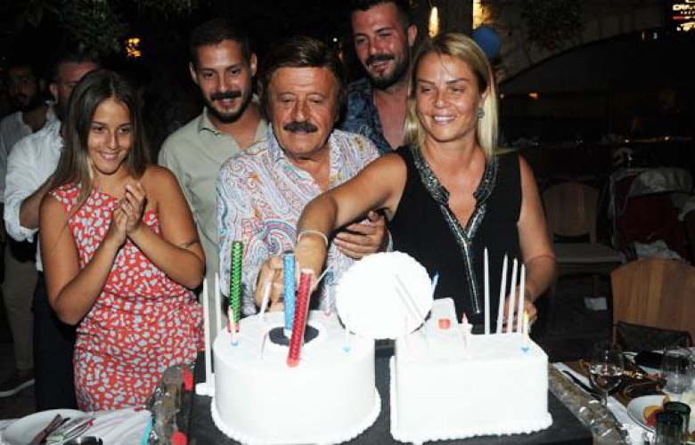 Selami Şahin 70'inci yaşını ailesiyle kutladı