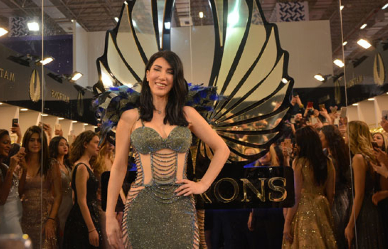 Hande Yener çiçek açtı