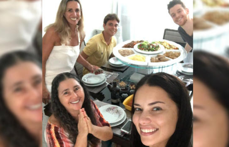 Adriana Lima, Metin Hara'yı ailesiyle tanıştırdı