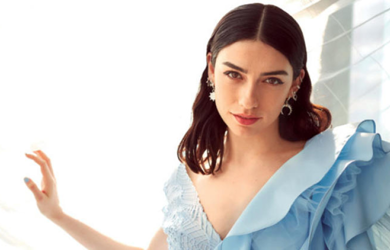 Hazar Ergüçlü Cannes yolcusu 