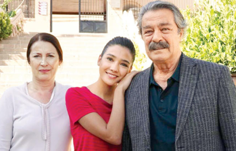 Kadirizmin dönüşü! Kadir İnanır ve Vahide Perçin "2 dev" aynı filmde!