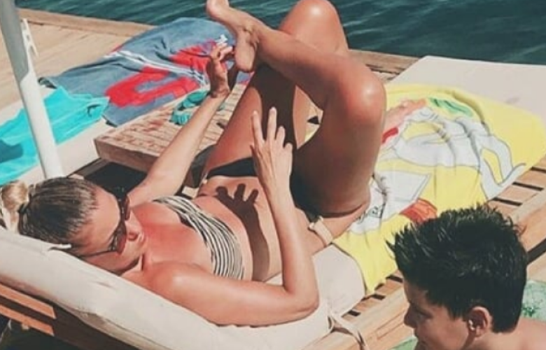 Gülben Ergen'in ayaklarına övgü