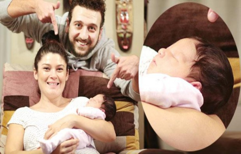 Бурчин абдулла и ее муж. Baba burak. Турецкий актёр бурак озчивит с женой и сыном. Czn burak чем болен. Baba burak.