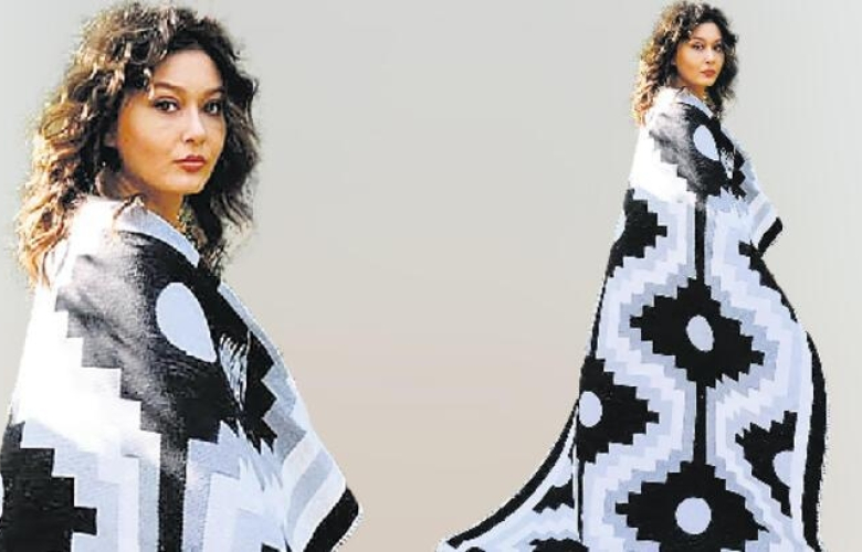 Nurgül Yeşilçay kilim tasarladı.