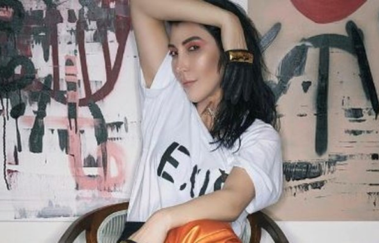 Hande Yener meslektaşlarını topa tuttu! "Bizim mesleği zengin koca avlamak için..."