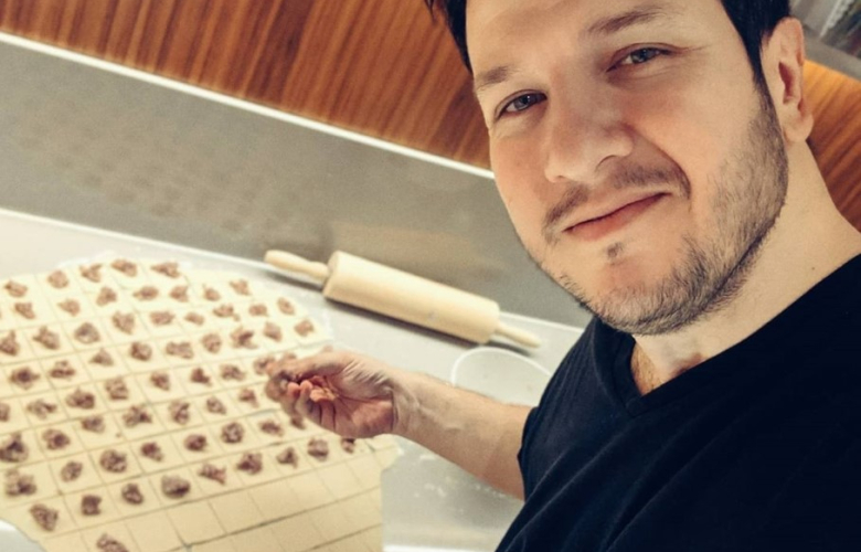 Şahan Gökbakar işi büyüttü. Ekmek yapımından sonra mantı'ya geçti!