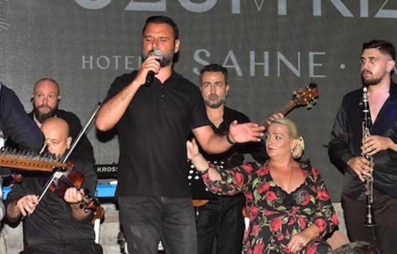 AYTA SÖZERİ SAHNESİNDE ALİŞAN'I MİSAFİR ETTİ 