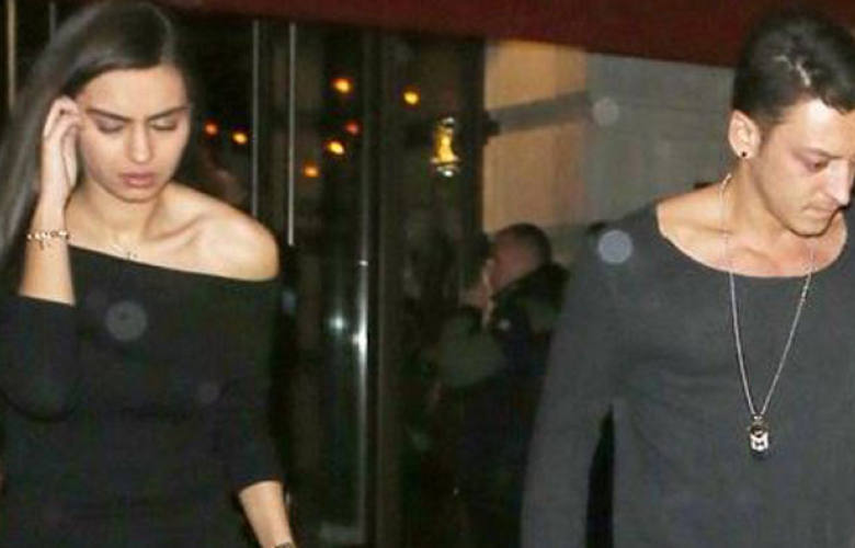 Mesut Özil sevgilisi Amine Gülşe için bunu da yaptı!