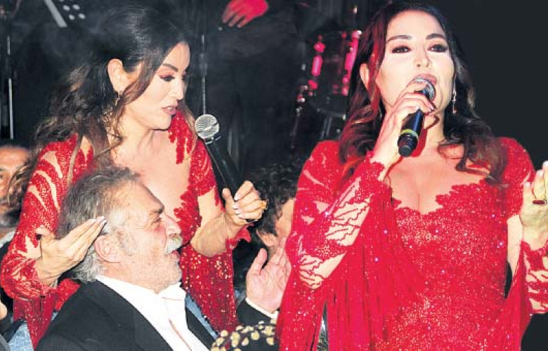 Aşkın Nur Yengi yeni yıla Haluk Bilginer ile şarkı söyleyerek girdi