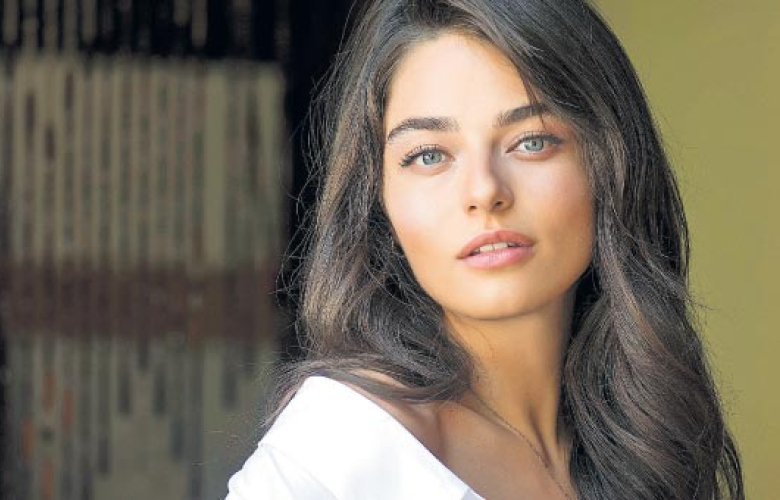 Ayça Ayşin Turan’dan türkü sürprizi