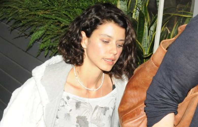 Beren Saat'ten sevenlerine kötü haber