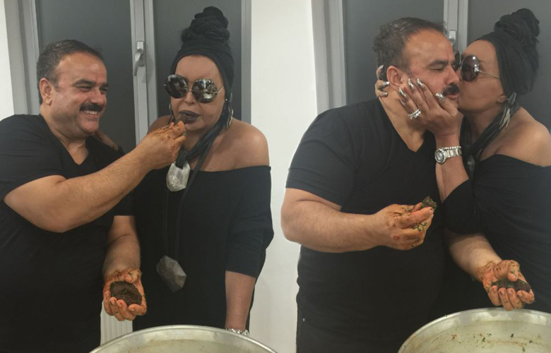 Bülent Serttaş, Bülent Ersoy'a elleriyle çiğköfte yedirdi! Ersoy: "Verdiğim sözü çiğnemem kürk giymeyeceğim!"