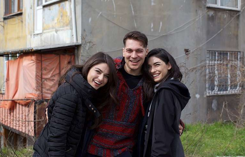 Çağatay Ulusoy süper kahramanlığa soyundu!