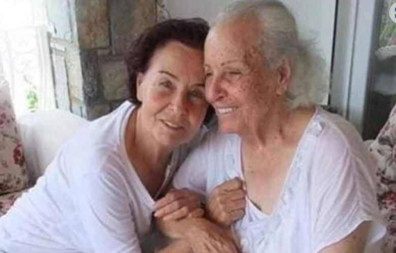 Fatma Girik'in annesi yaşamını yitirdi