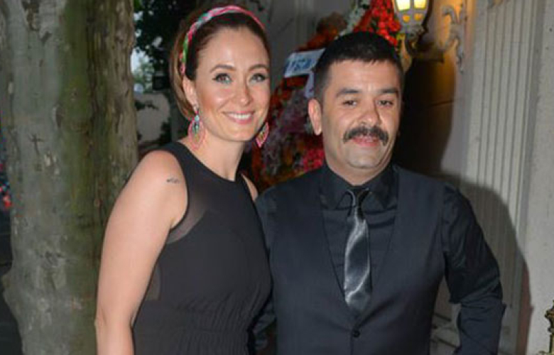 Ceyda Düvenci'nin kızını cafe'ye almadılar!