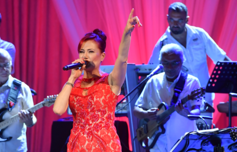 Candan Erçetin Harbiye’ye müzik ziyafeti yaşattı!