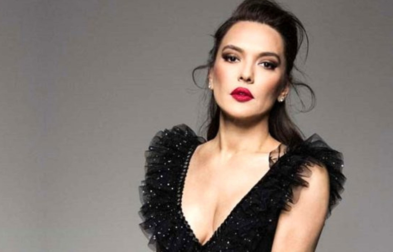 Demet Akalın estetik mağduru oldu