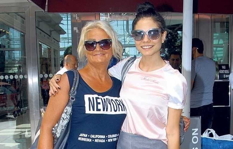 İşte Demet Özdemir'in Annesi