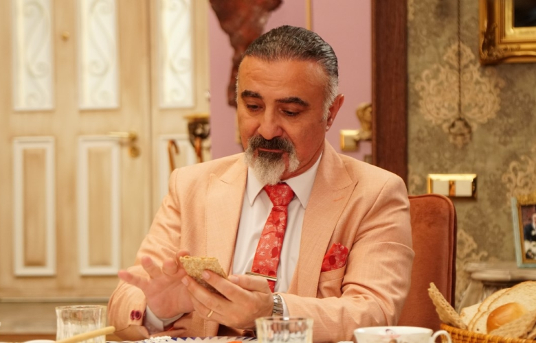 Teknoloji bağımlısı Cengiz "Jet Sosyete"yi karıştıracak