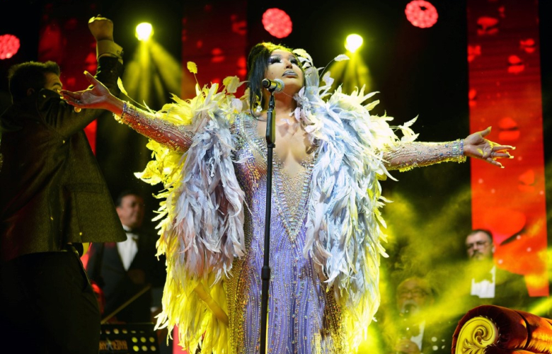 Diva'dan yılbaşı gecesi için dudak uçuklatan fiyata kıyafet!