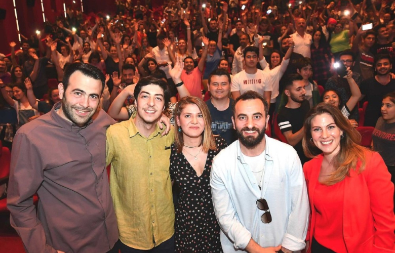  Aykut Enişte’ye coşkulu kahkahalar!