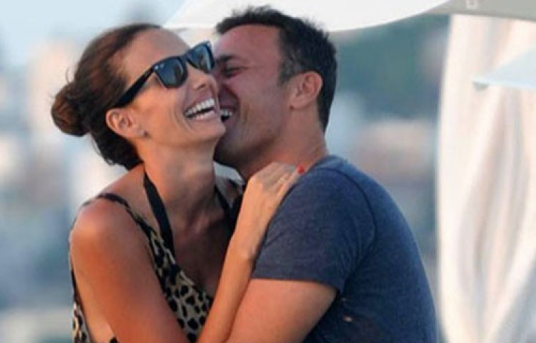 Emina Sandal'dan Mustafa Sandal'a ağır gönderme!