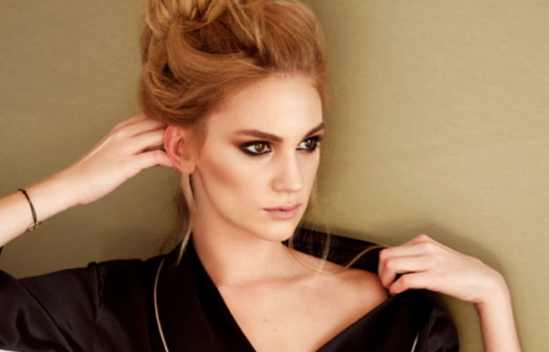 Farah Zeynep Abdullah şarkıcı oluyor...