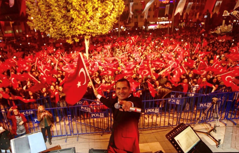 Kıbrıs'tan Denizli'ye Ferhat Göçer'in 29 Ekim coşkusu! "Doğum günün kutlu olsun Türkiye'm"