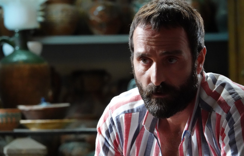 Timur Acar'dan Bir Ay Doğar! "Kapı" filmi için stüdyoda şarkı söyledi