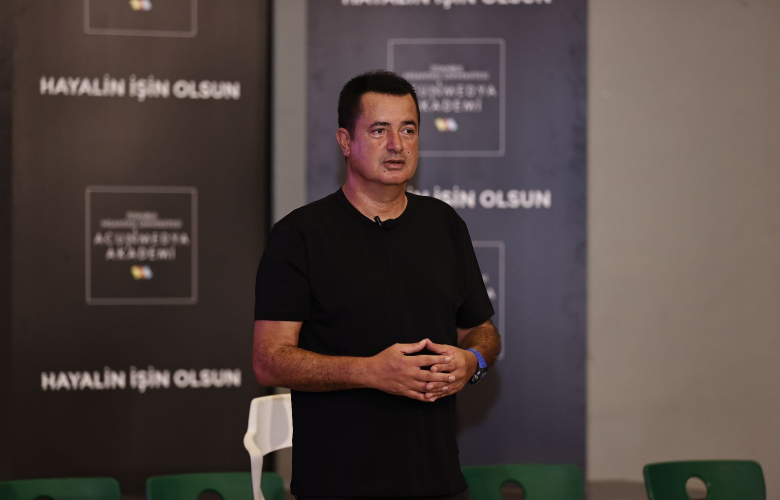 Acun Ilıcalı Acun Medya Akademi'nin mezuniyetinde