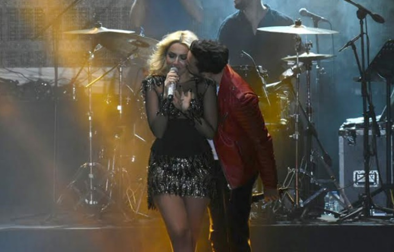 Murat Boz ile Hadise konseri büyüledi!