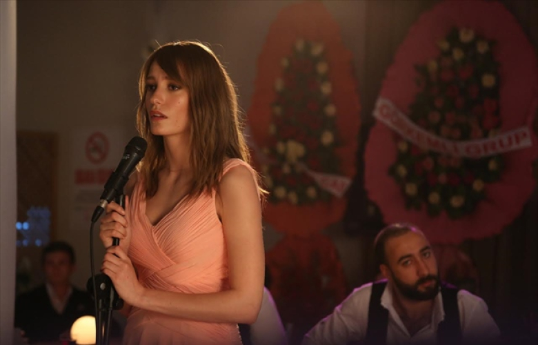 Serenay Sarıkaya, "İkimizin Yerine" için söyledi!
