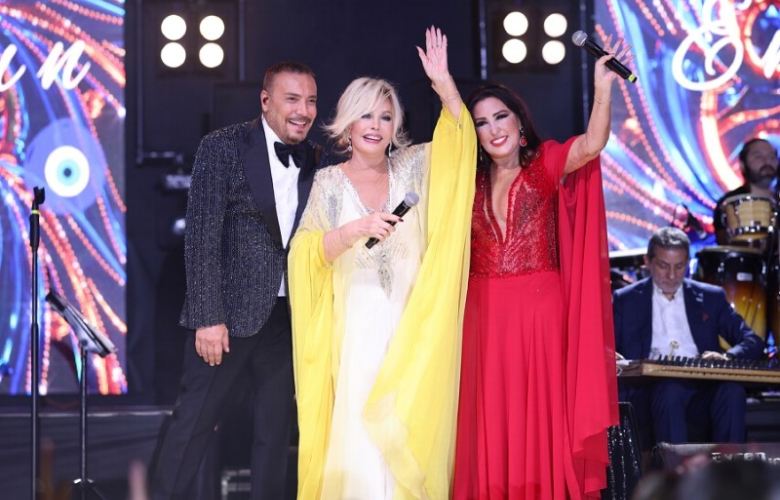 Emel Sayın & Nükhet Duru & Cenk Eren: Neşe-i Muhabbetle sahnede